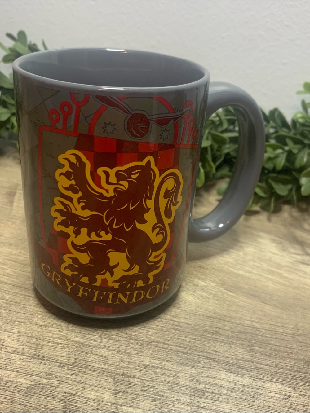 Harry Potter Gryffindor 15oz ceramic mug gray lion crest Zak Designs Cup
